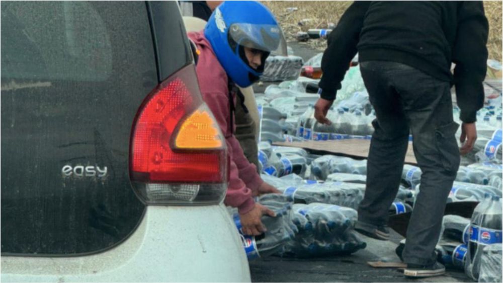 Camin de gaseosas perdi su carga en ruta nortea: vecinos se llevaron todo