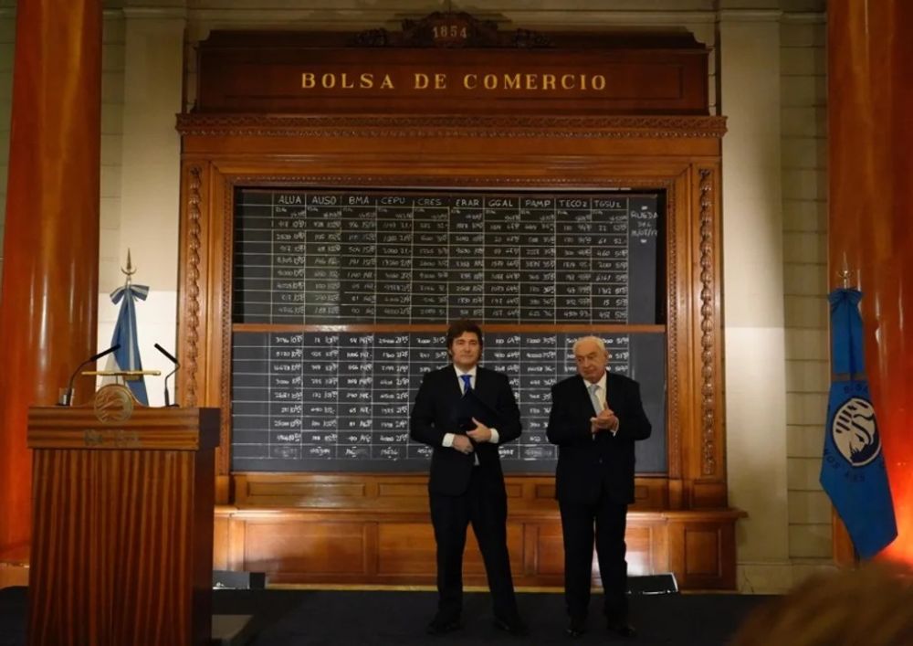Milei confirm que vetar las leyes sancionadas este jueves por el Senado y calific de 