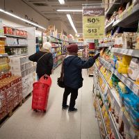 La inflación sigue viva: volvió a subir en junio y compromete la estrategia electoral del gobierno