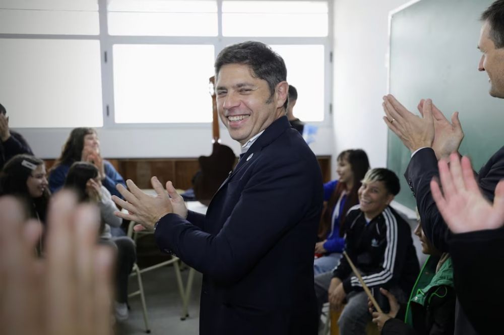 Kicillof delinea los tiempos de su campaa: polarizacin con Milei y un acto en cada seccin electoral
