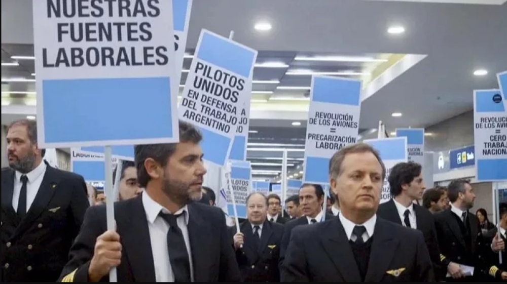 Dictan la conciliacin obligatoria para evitar el paro de pilotos: habr vuelos en vacaciones