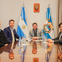 El gobernador Orrego recibió a empresarios locales que desarrollan el primer Open Mall de San Juan