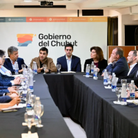 Torres pidi eliminar retenciones al petrleo convencional y reclam alivio fiscal para Chubut