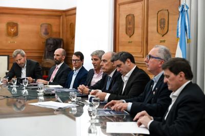 Tensin entre el Gobierno y las provincias: reunin pendiente y conversaciones informales por los vetos