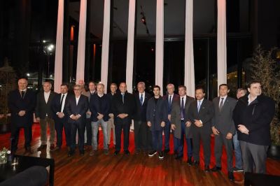 Foto en la Rural: ocho gobernadores se mostraron con Guillermo Francos, pero no hubo un acercamiento