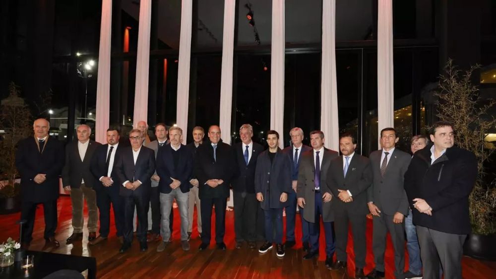 Sin cumbre y sin tregua: Francos y los gobernadores se cruzaron en La Rural en medio de la tensin por los fondos
