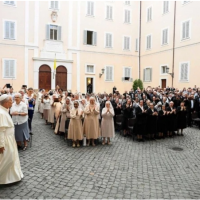 Len XIV confirma que prolongar su estancia en Castel Gandolfo