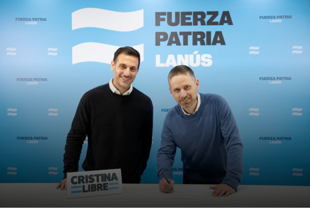 Julin lvarez present a su candidato a primer concejal con el cartel de 