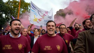 Herido por el cierre de listas, Santiago Caputo saca de la campaa a Las Fuerzas del Cielo