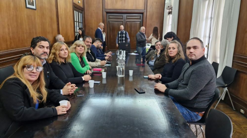Aunque UPCN todava no lo confirma, ya se habla de una paritaria semestral para los estatales y en los mrgenes que quiere la gestin libertaria