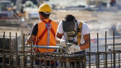 Advierten que va en crecimiento el trabajo en negro entre quienes figuran como monotributistas