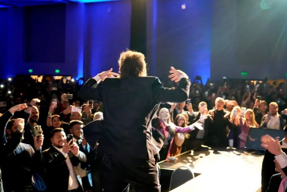 El show ultra de Javier Milei, por dentro: culto al ncleo duro, castigo a la prensa y un protegido