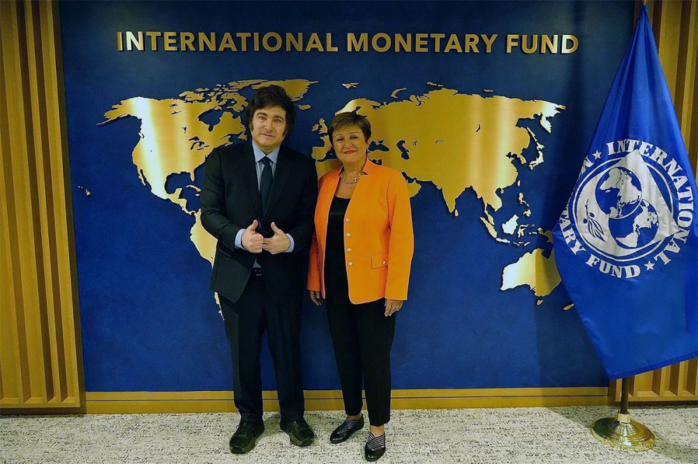 El staff del Fondo Monetario Internacional aprob la revisin y recomendar un desembolso de U$S 2000 millones