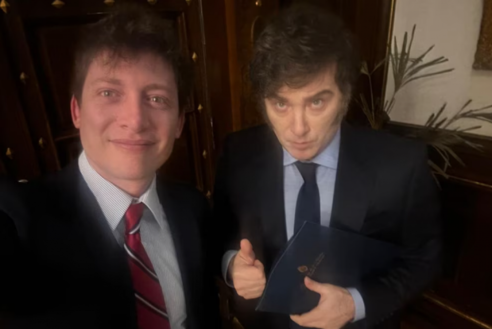 Alivio en las filas de Santiago Caputo por el espaldarazo de Milei tras la tensin por las listas