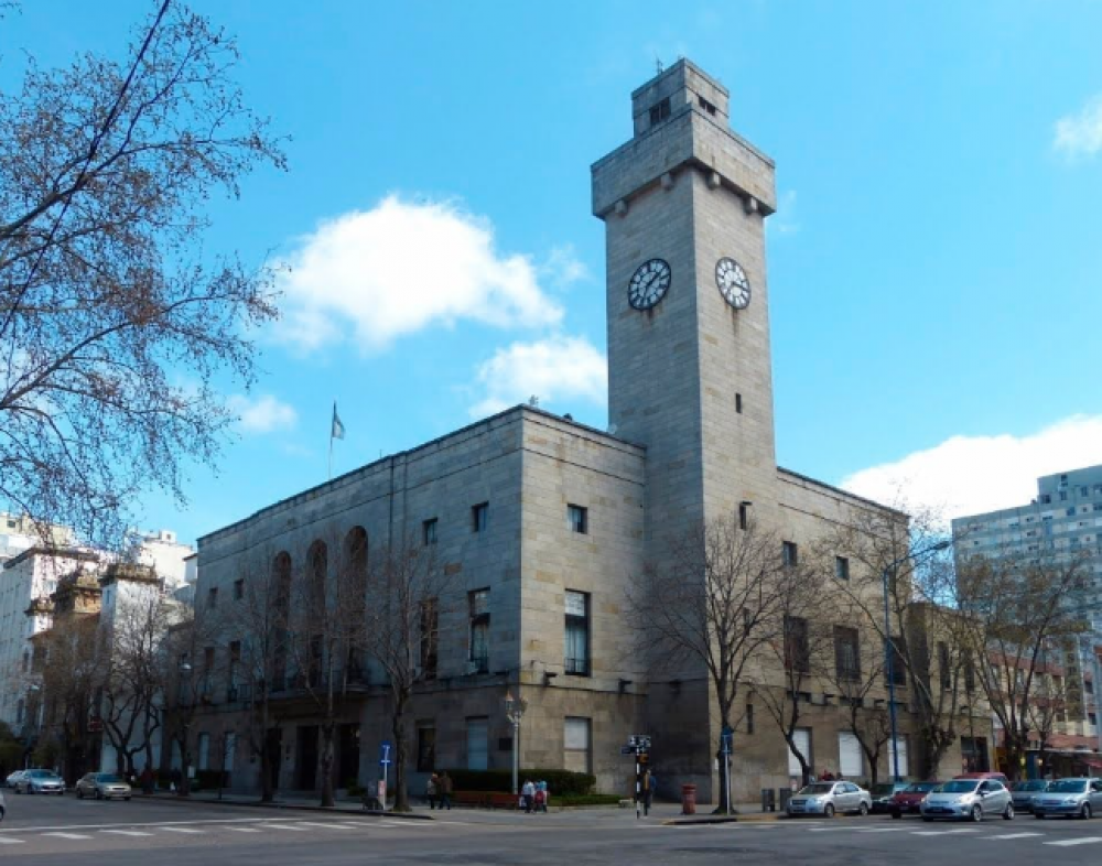 Piruetas, precauciones y fracturas, con el tablero del municipio en la mira