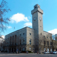 Piruetas, precauciones y fracturas, con el tablero del municipio en la mira