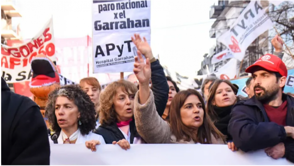 Trabajadores del Garrahan preparan un paro nacional de salud y apuntan a la Quinta de Olivos