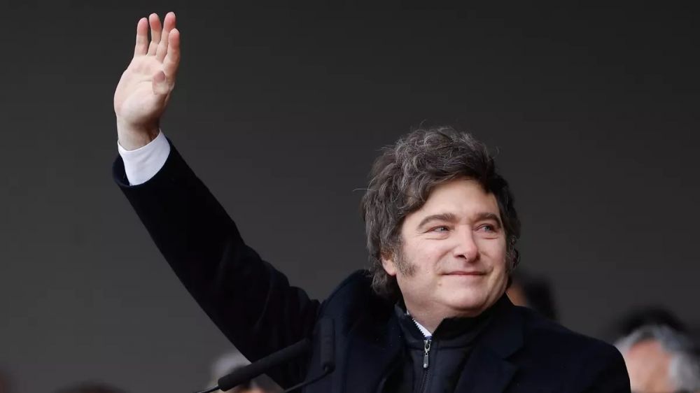 Milei se rodea de sus candidatos bonaerenses y habilita el regreso de Santiago Caputo a la campaa