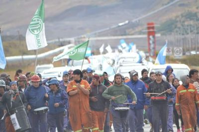 Trabajadores y sindicatos movilizan en Ro Gallegos contra despidos y cierre de organismos nacionales