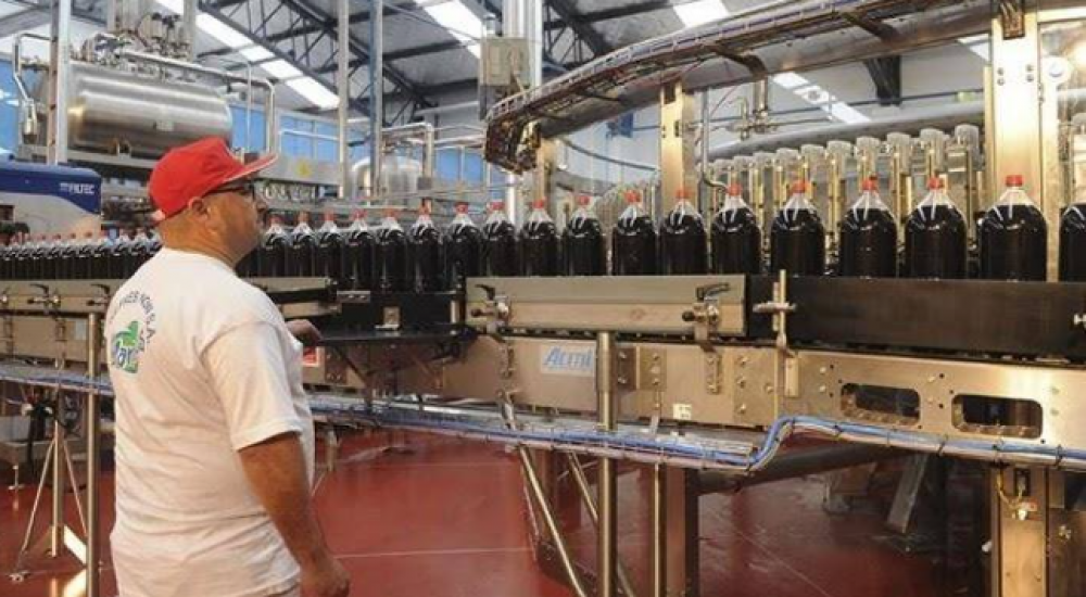 Se pica el mercado de gaseosas con una marca que le compite a las multis