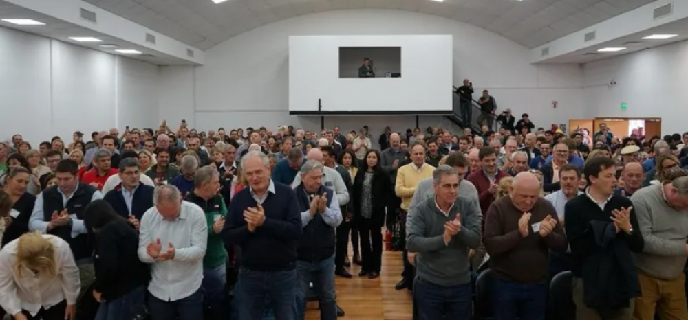 Entre Ros: el congreso de la UCR le tendi la alfombra roja al acuerdo de Frigerio con La Libertad Avanza