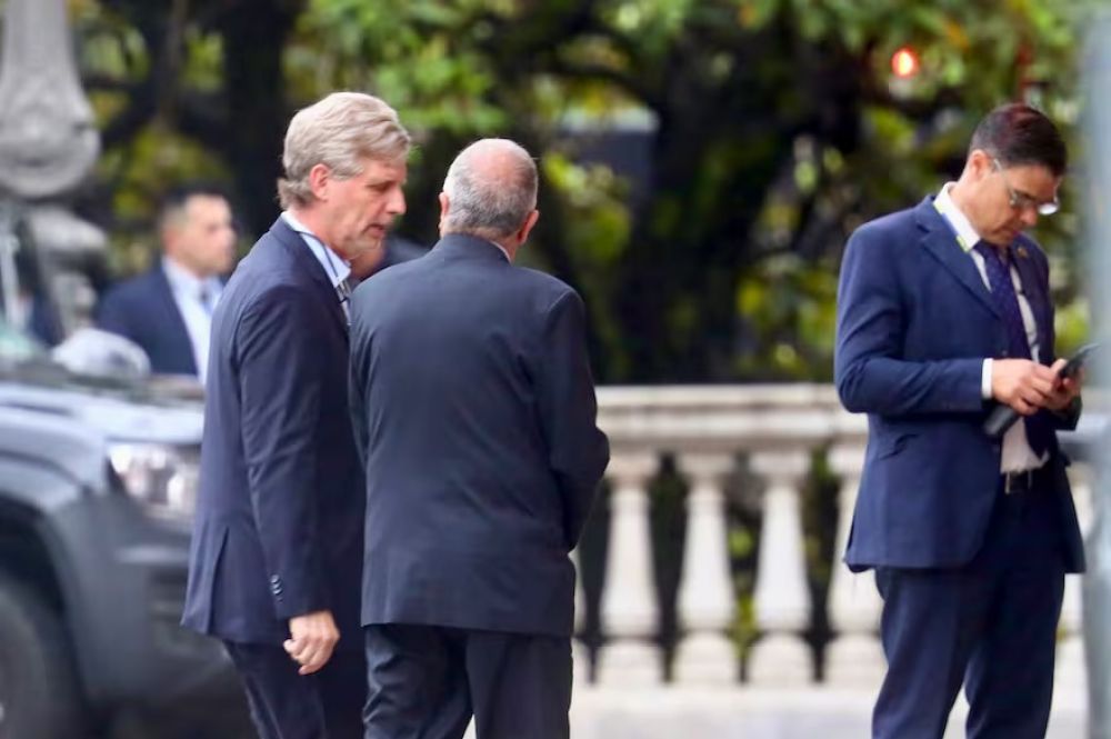 El Gobierno busca relativizar los informes de la SIDE sobre los opositores y sostiene a Neiffert