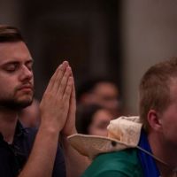 Cansados de historias vacas: nueva generacin de jvenes catlicos buscan el amor radical de Cristo