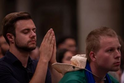 Cansados de historias vacas: nueva generacin de jvenes catlicos buscan el amor radical de Cristo