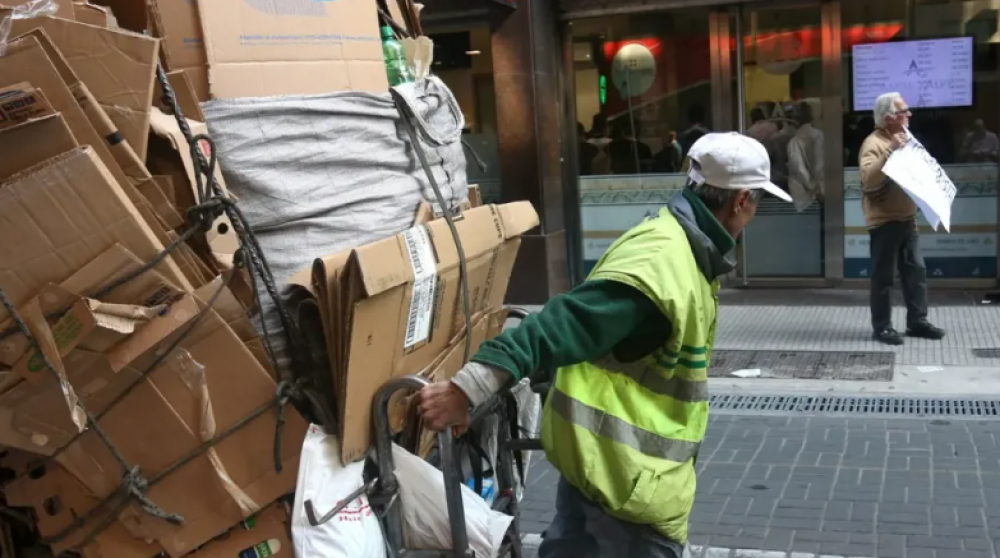Cartoneros se movilizan: el gobierno porteo suspende el sistema de transporte para casi 3.500 recuperadores urbanos