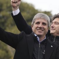 El patrimonio de Caputo creció un 137 % en su primer año de ministro y tiene más de la mitad afuera del país