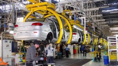 Las automotrices frenaron la produccin y reclaman alivio fiscal a provincias y municipios