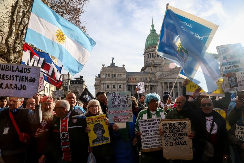 Jubilados, trabajadores del Garrahan y Abuelas de Plaza de Mayo protagonizan otro mi�rcoles de protestas