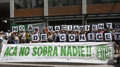 Trabajadores del CONICET realizan un paro de 48 horas con acampe y movilizacin en el Polo Cientfico