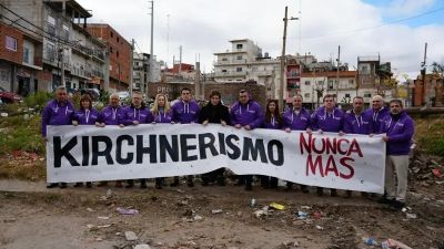Golpeado por el rev�s en el Congreso, Milei banaliz� el Nunca M�s para hacer campa�a en PBA contra el kirchnerismo