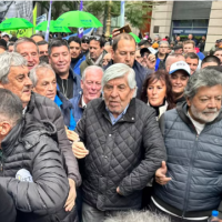 La CGT march casi a reglamento, con menos gente que la esperada y algunos guios al Gobierno