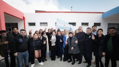 Elecciones 2025: en unidad, Axel Kicillof sali a hacer campaa antes del cierre de alianzas