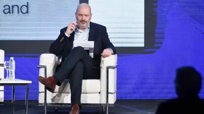 Sturzenegger reconoci que el Gobierno interviene el dlar y cruz a Mondino