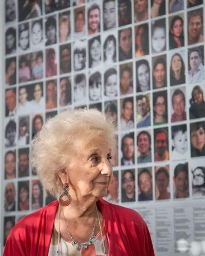 Estela de Carlotto repudi la foto de Milei con el lema 