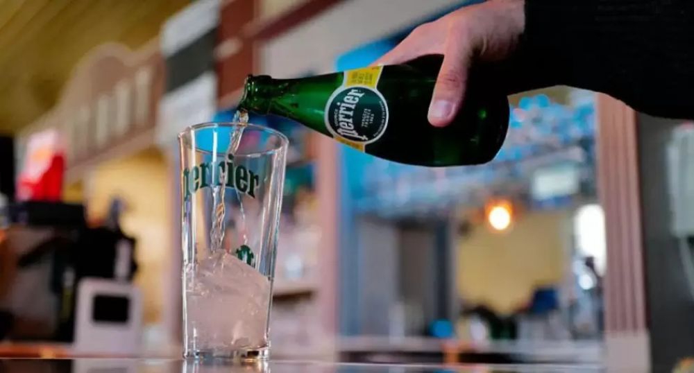El escndalo del agua embotellada que sacude a Francia