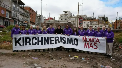 Milei est empantanado y el poder real lo pasa por arriba