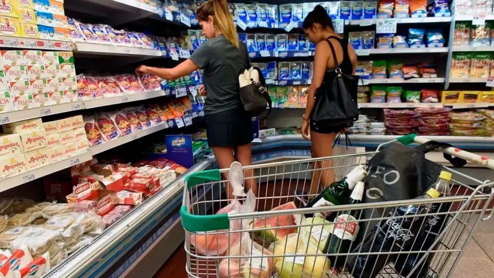 Los consumidores utilizan cada vez ms la tarjeta de crdito para comprar alimentos en los supermercados