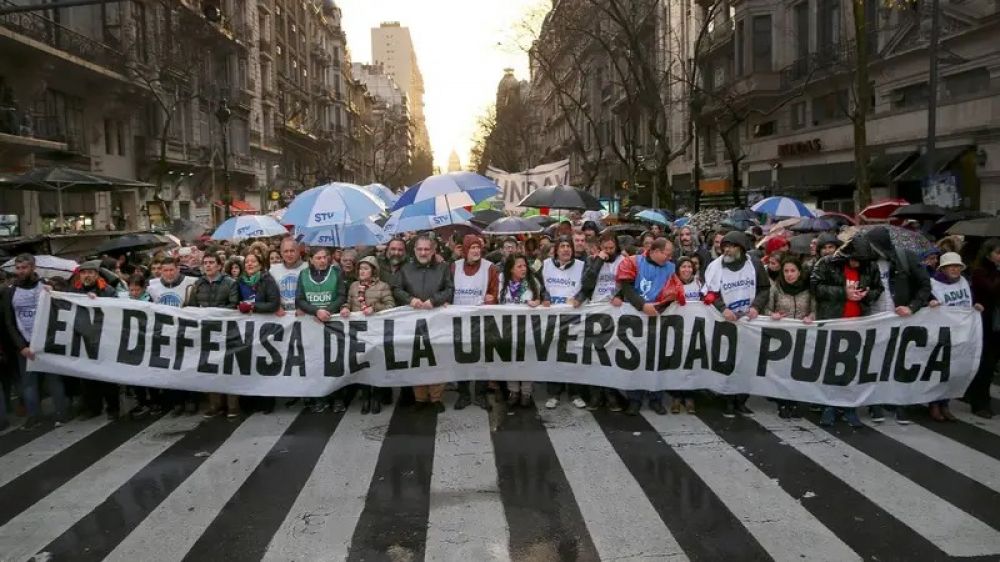 Sumidas por el ajuste de Milei, las universidades no arrancan el cuatrimestre