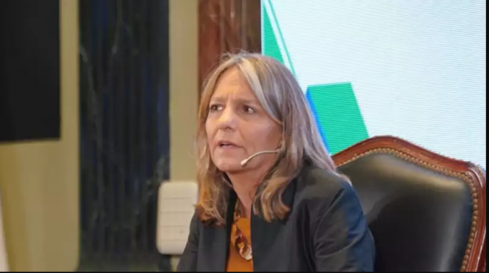 Por conflicto con la quiebra de la empresa que diriga funcionaria libertaria, Camioneros advierte que podra bloquear todos los accesos a Vaca Muerta