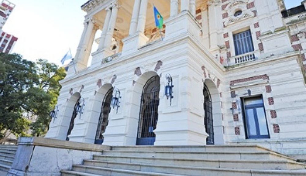 PBA ofert a las y los representantes gremiales docentes y de la Ley 10.430 un aumento escalonado de 5%