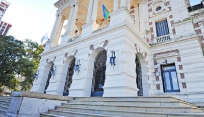 PBA ofert a las y los representantes gremiales docentes y de la Ley 10.430 un aumento escalonado de 5%