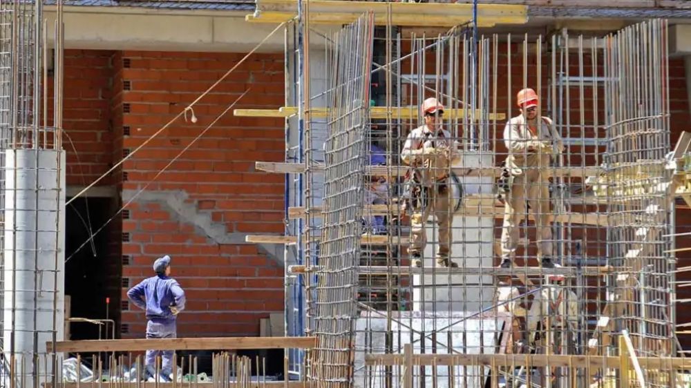 Pese a la mejora mensual en junio, la construccin an se encuentra 20% abajo de noviembre 2023