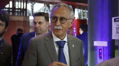 Sturzenegger le echó la culpa de las muertes del fentanilo a Anmat y abrió una interna con Lugones