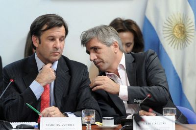 Las maniobras de Caputo para conseguir $15 billones y evitar que el dólar se recaliente