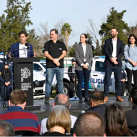 Kicillof en Hurlingham: Donde haba un depsito de chatarra, ahora hay una base policial con nuevos vehculos que traen ms seguridad a los barrios