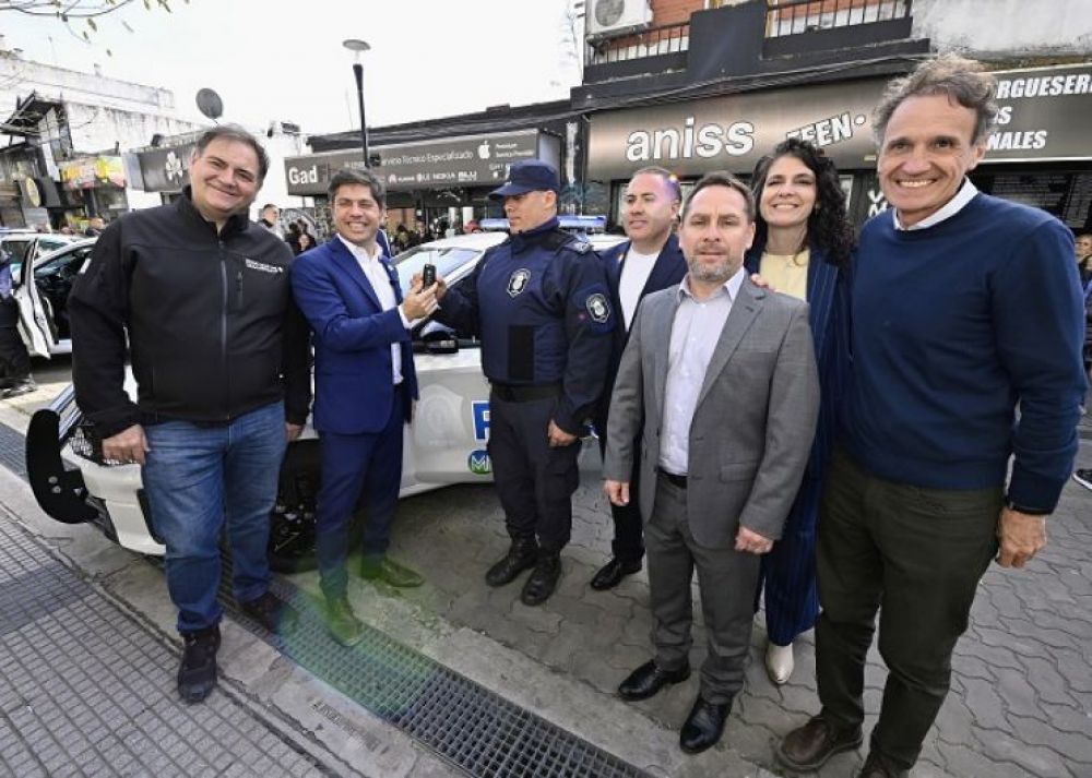 Ituzaing | Descalzo y Kicillof entregaron patrulleros y equipamiento de seguridad